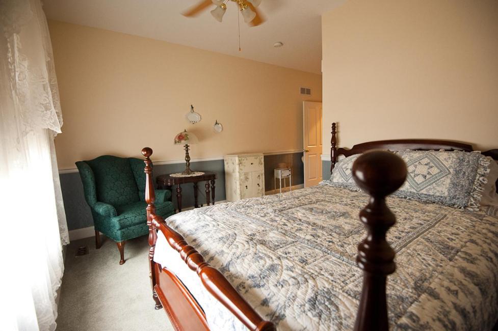 Victorian Veranda Country Inn Lawrence Rom bilde