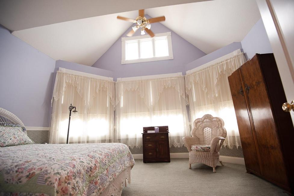 Victorian Veranda Country Inn Lawrence Rom bilde